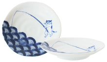 【2pcs set】Mino ware Japanese Ceramics Pair Round Plate 5.4in Japanese Cat Fishing Seigaiha pattern (set of two) made in Japan (Small Flat)