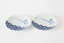 【2pcs set】Mino ware Japanese Ceramics Pair Round Plate 5.4in Japanese Cat Fishing Seigaiha pattern (set of two) made in Japan (Small Flat)