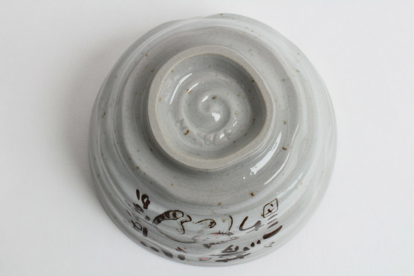 Mino ware Japanese Pottery Rice Bowl Sleeping Cat Sanaegama Gray made in Japan