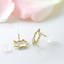 Cat Face-shaped Gold Frame Bow Tie with Crystal Glass Stud Earrings [made in Japan]