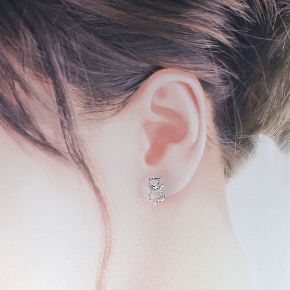 Cat-shaped Silver Frame with Crystal Glass Stud Earrings [made in Japan]