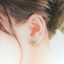 Cat Face-shaped Gold Frame with Crystal Glass Stud Earrings [made in Japan]