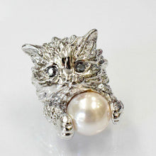 Cat-shaped Brooch with Natural Shell Pearl & Crystal Glass Silver with rhodium plating [made in Japan]