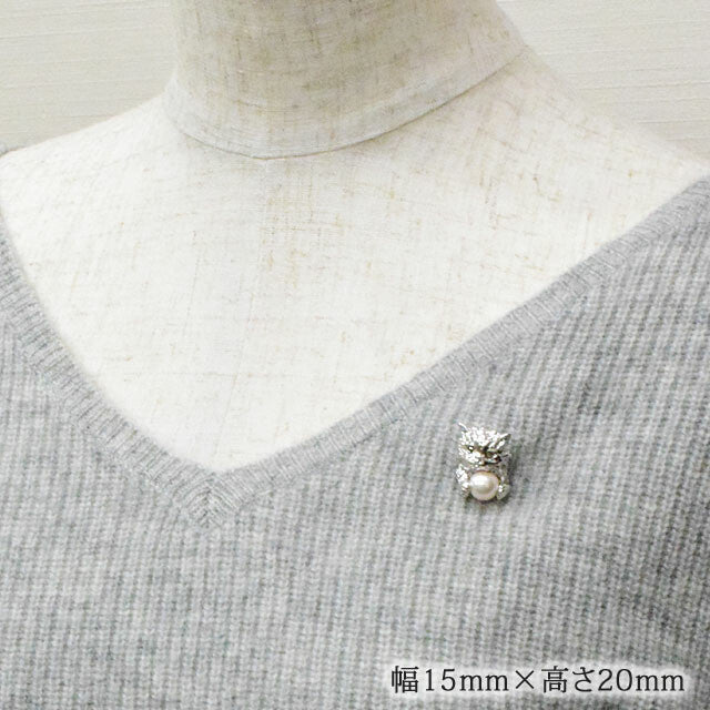 Cat-shaped Brooch with Natural Shell Pearl & Crystal Glass Silver with rhodium plating [made in Japan]
