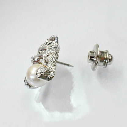 Cat-shaped Brooch with Natural Shell Pearl & Crystal Glass Silver with rhodium plating [made in Japan]