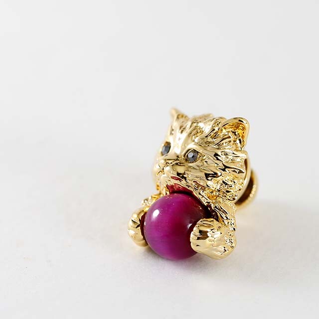 Cat-shaped Brooch with Natural Red Tiger Eye Stone & Crystal Glass Gold Plating [made in Japan]