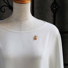 Cat-shaped Brooch with Natural  Inca Rose Stone & Crystal Glass Gold Plating [made in Japan]