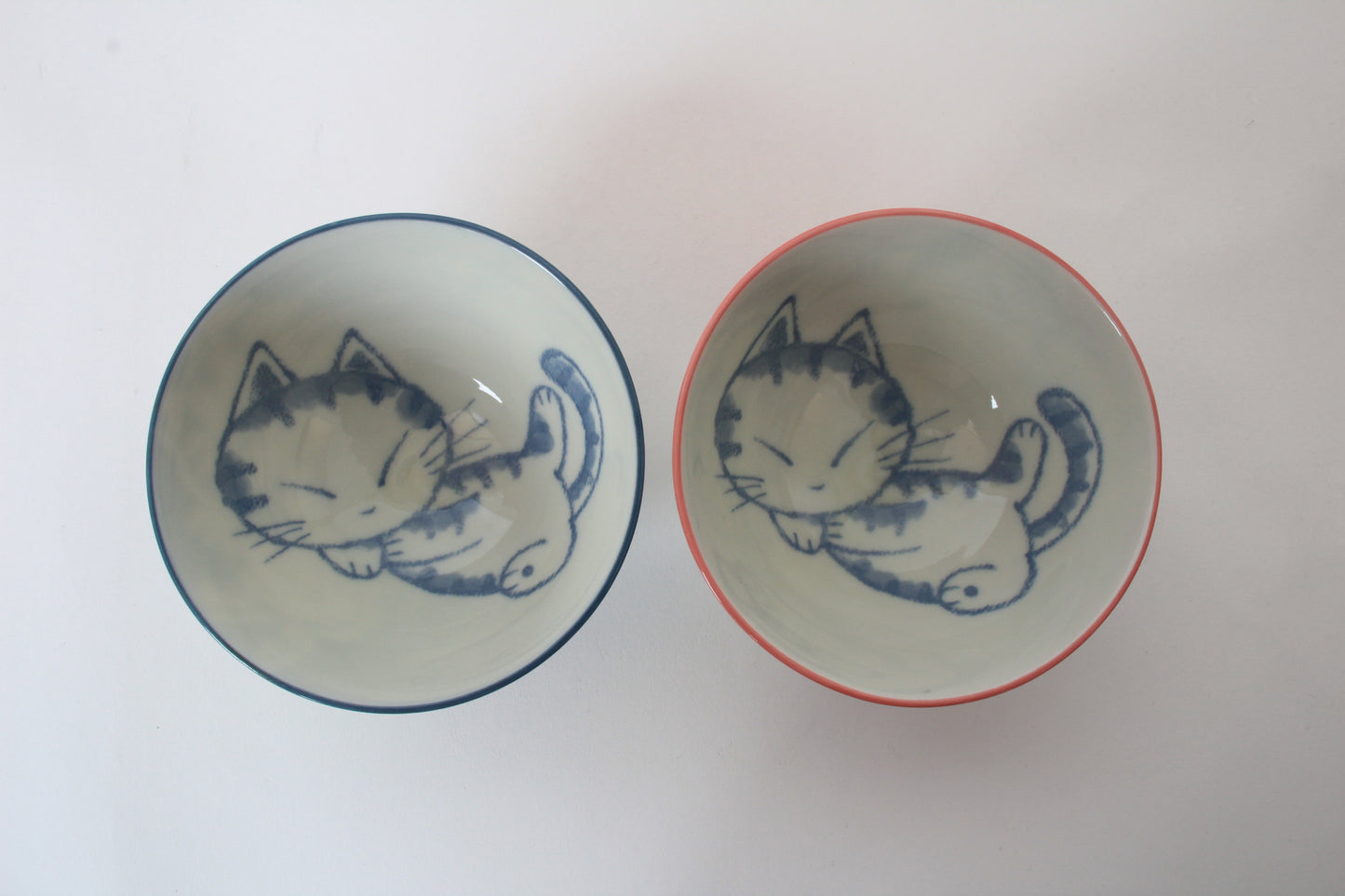 【2pcs set】Mino ware Japanese Ceramics Pair Rice Bowl Red & Blue Tabby Cat made in Japan
