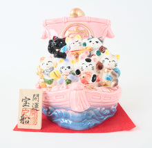 Seto ware Ceramics Seven Lucky Cats In the Treasure Ship Manekineko Statue Beckoning Cat Pink 6.5in made in Japan