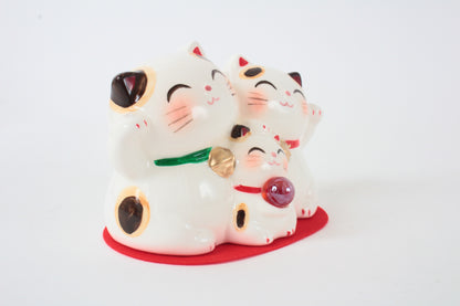 Seto ware Ceramics Manekineko Statue Beckoning Cat Smiling Cat Family White 2.6in made in Japan