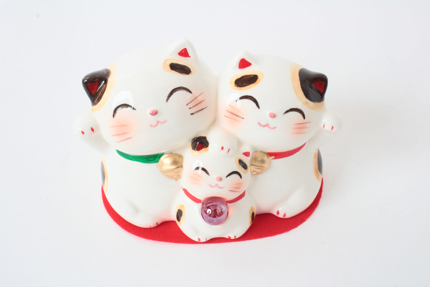 Seto ware Ceramics Manekineko Statue Beckoning Cat Smiling Cat Family White 2.6in made in Japan