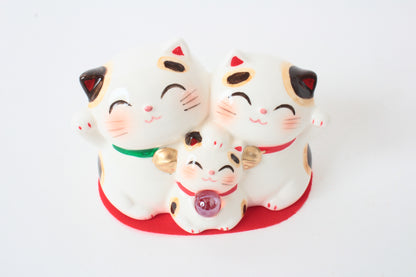 Seto ware Ceramics Manekineko Statue Beckoning Cat Smiling Cat Family White 2.6in made in Japan