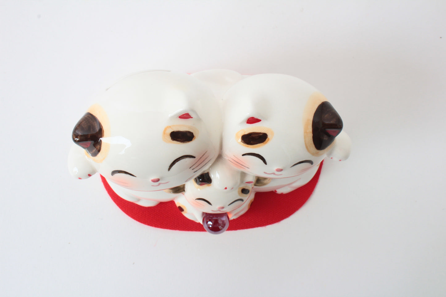 Seto ware Ceramics Manekineko Statue Beckoning Cat Smiling Cat Family White 2.6in made in Japan