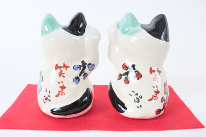 Mino ware Ceramics Hand-Drawn Manekineko Statue Pair Beckoning Cats Smiling Cats made in Japan