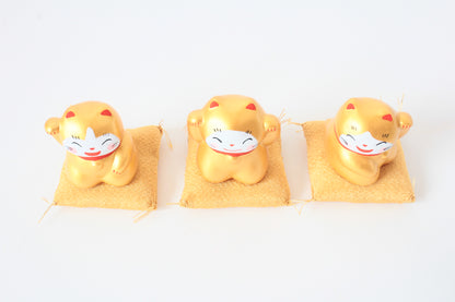 Yanakado Japanese Cat Mini Statue Figurine Golden Ultimate Lucky Beckoning Cat Trio 1.7in Hand-Drawn made in Tokyo Japan
