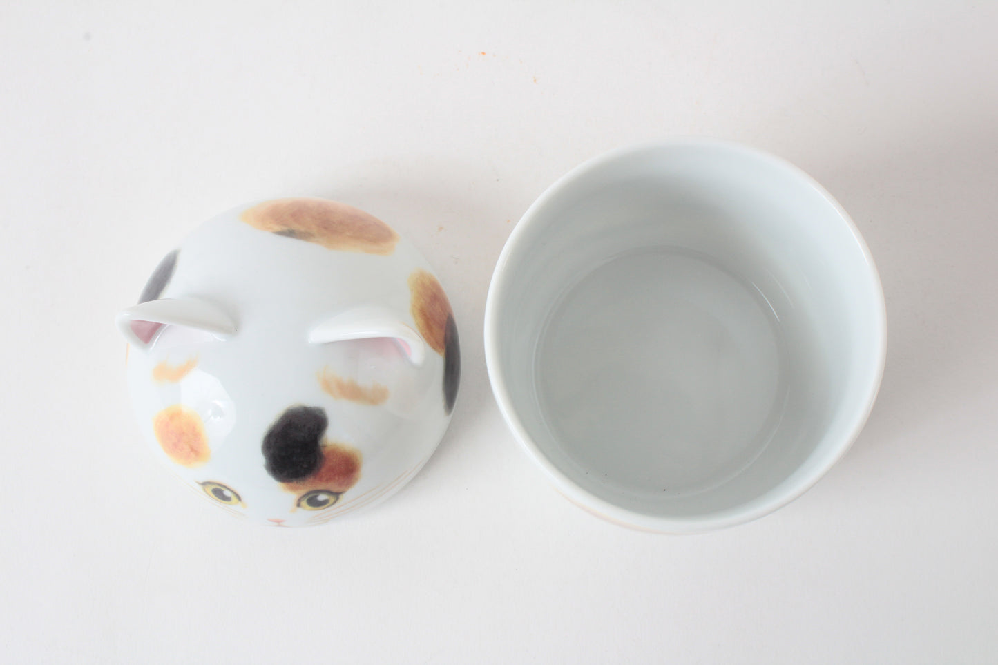 Mino ware Japanese Ceramic Lidded Pot Cat Pit (Large) Calico Cat made in Japan