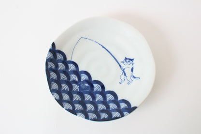 【2pcs set】Mino ware Japanese Ceramics Pair Round Plate 6.5in Japanese Cat Fishing Seigaiha pattern (set of two) made in Japan (Large Flat)
