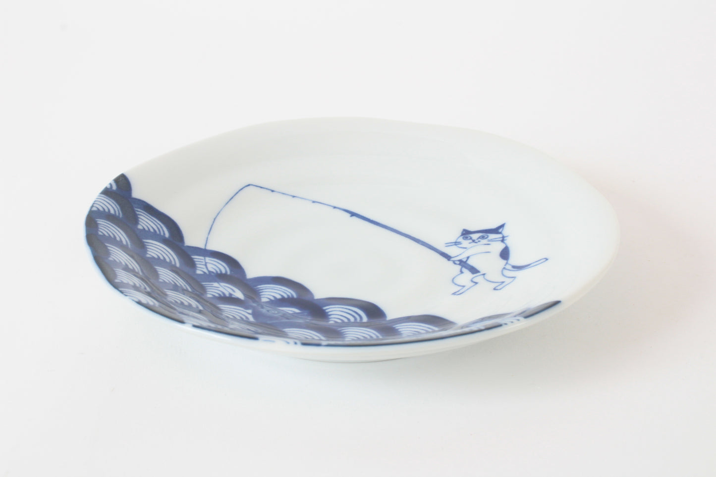 【2pcs set】Mino ware Japanese Ceramics Pair Round Plate 6.5in Japanese Cat Fishing Seigaiha pattern (set of two) made in Japan (Large Flat)