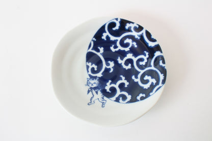 【2pcs set】Mino ware Japanese Ceramics Pair Round Plate 6.5in Japanese Cat with Furoshiki Wrapping Cloth Karakusa pattern (set of two) made in Japan (Large Flat)