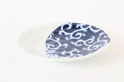 【2pcs set】Mino ware Japanese Ceramics Pair Round Plate 6.5in Japanese Cat with Furoshiki Wrapping Cloth Karakusa pattern (set of two) made in Japan (Large Flat)