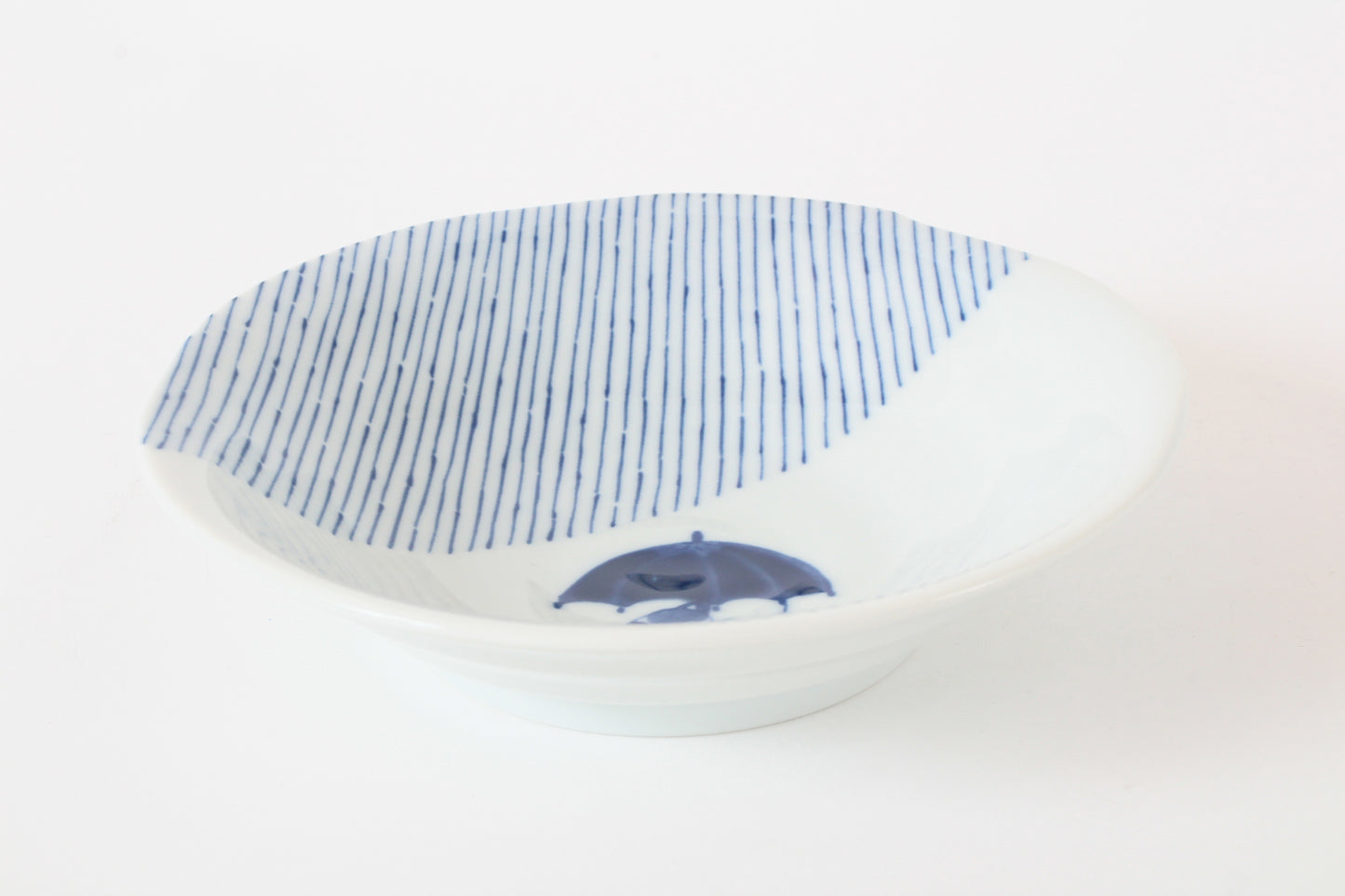 【2pcs set】Mino ware Japanese Ceramics Pair Round Plate 6.5in Japanese Cat with umbrella Tokusa pattern (set of two) made in Japan (Medium Deep)