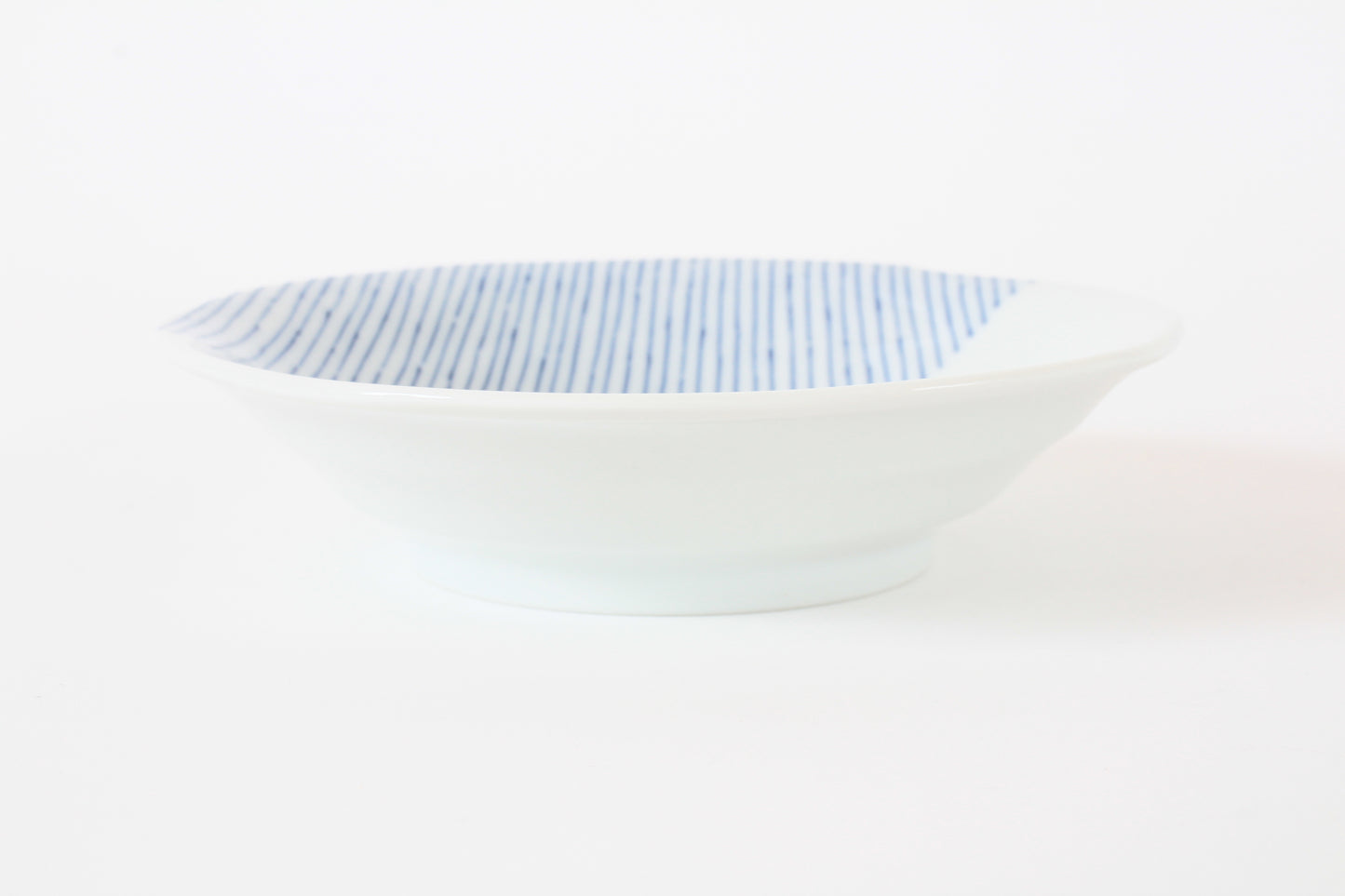 【2pcs set】Mino ware Japanese Ceramics Pair Round Plate 6.5in Japanese Cat with umbrella Tokusa pattern (set of two) made in Japan (Medium Deep)