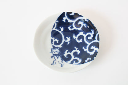 【2pcs set】Mino ware Japanese Ceramics Pair Round Plate 5.4in Japanese Cat with Furoshiki Wrapping Cloth Karakusa pattern (set of two) made in Japan (Small Flat)
