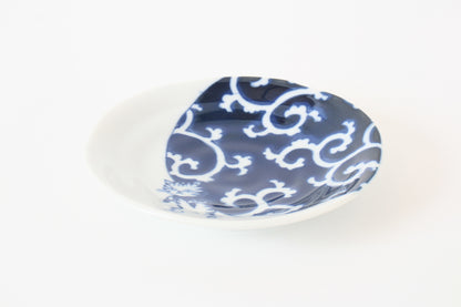 【2pcs set】Mino ware Japanese Ceramics Pair Round Plate 5.4in Japanese Cat with Furoshiki Wrapping Cloth Karakusa pattern (set of two) made in Japan (Small Flat)