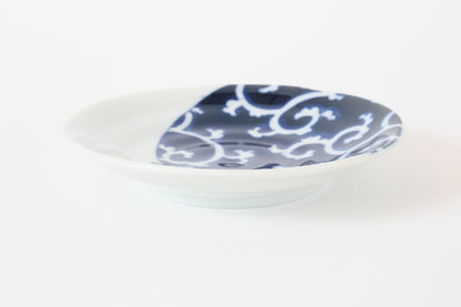 【2pcs set】Mino ware Japanese Ceramics Pair Round Plate 5.4in Japanese Cat with Furoshiki Wrapping Cloth Karakusa pattern (set of two) made in Japan (Small Flat)