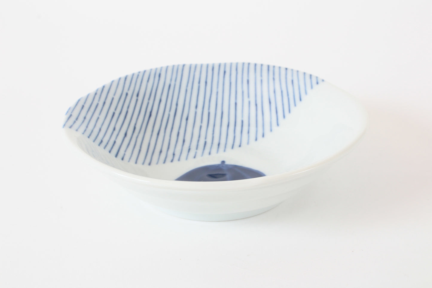 【2pcs set】Mino ware Japanese Ceramics Pair Round Plate 5.4in Japanese Cat with umbrella Tokusa pattern (set of two) made in Japan (Small Deep)