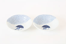 【2pcs set】Mino ware Japanese Ceramics Pair Round Plate 5.4in Japanese Cat with umbrella Tokusa pattern (set of two) made in Japan (Small Deep)