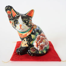 Kutani ware Ceramics Manekineko Statue Beckoning Cat Black Cat Butterfly & Flowers 6.6in Japan made