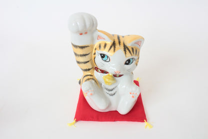 Kutani ware Ceramics Manekineko Statue Beckoning Cat Orange Tabby 5.3in made in Japan