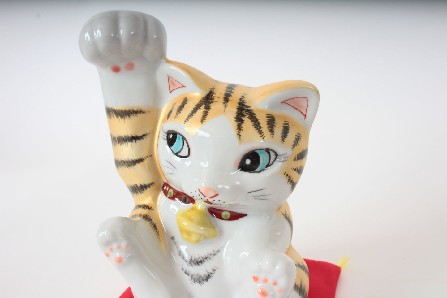 Kutani ware Ceramics Manekineko Statue Beckoning Cat Orange Tabby 5.3in made in Japan
