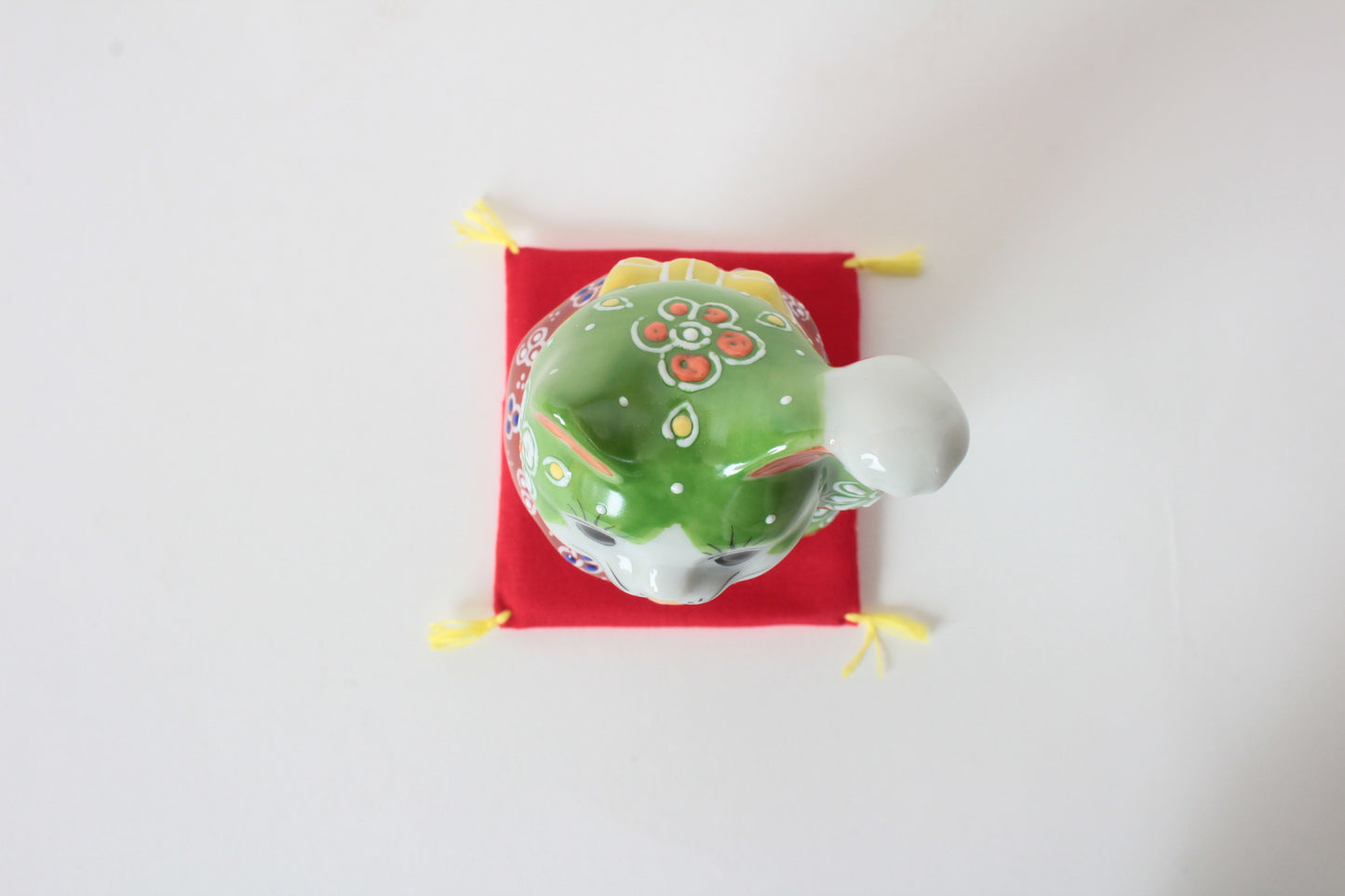 Kutani ware Ceramics Manekineko Statue Beckoning Cat Green Flower Pattern 4.0in made in Japan